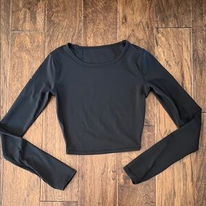 Lululemon Size 2 Black Long Sleeve Crop Top